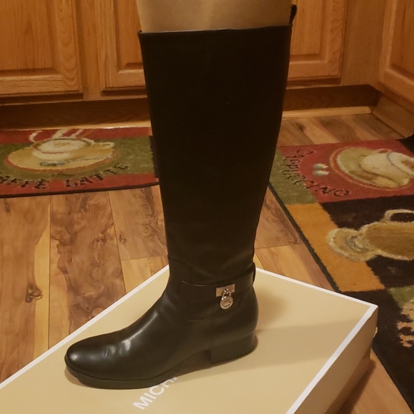 To tight - Picture 1 of 2